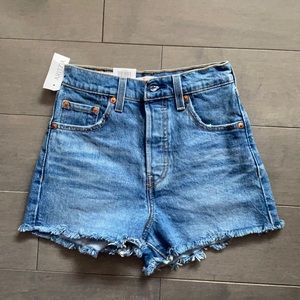 Levi’s rib cage shorts